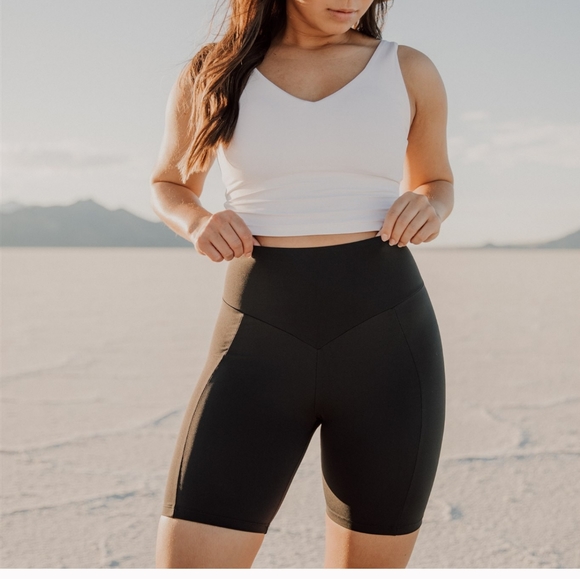 The KAMAKAI 7" Biker Shorts - 'IWA BLACK - Picture 1 of 9